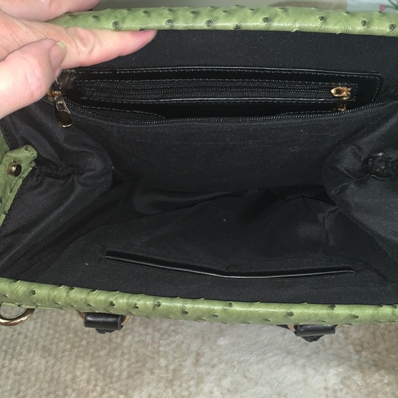 Amazing green “ostrich like” handbag with strap - Picture 7 of 10
